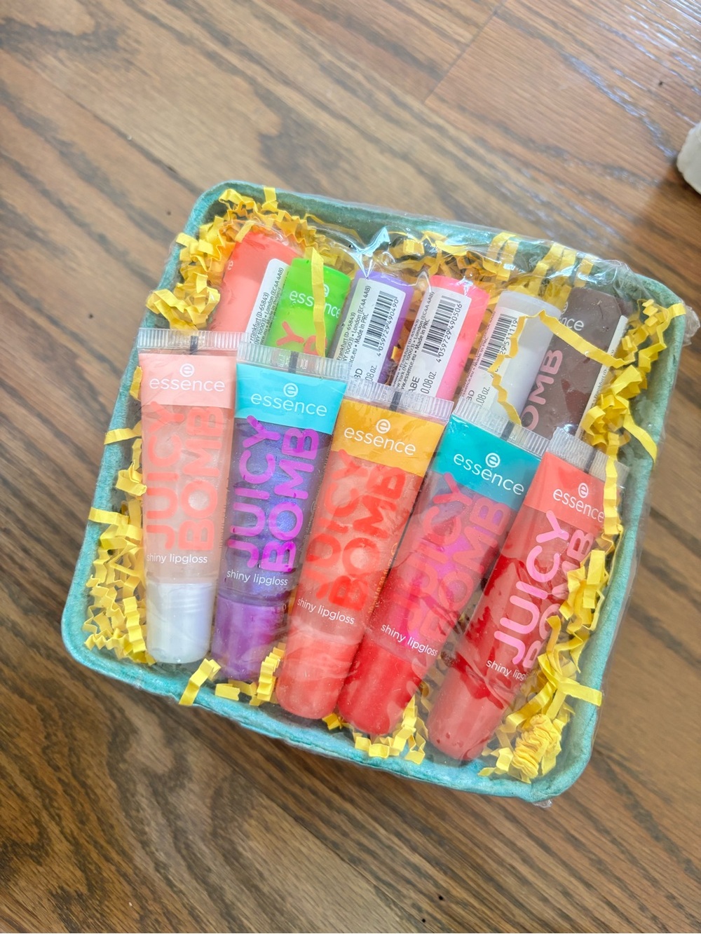 NEW Essence Juicy Bomb Shiny Lipgloss Set - Multicolor